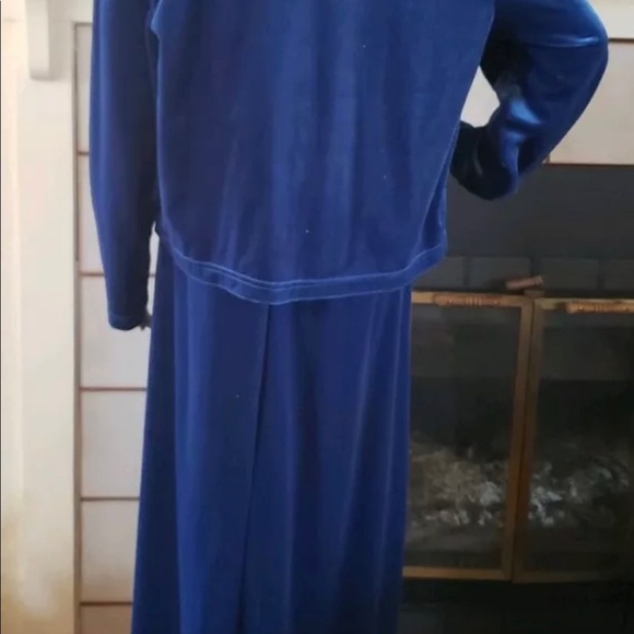 This beautiful ensemble was a gift, but to small. My loss is your gain. - Picture 6 of 7